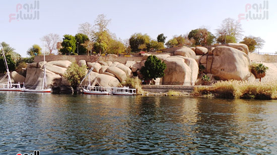 الصخور الجرانيتية وسط النيل