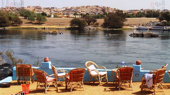 مقاعد استرخاء على النيل