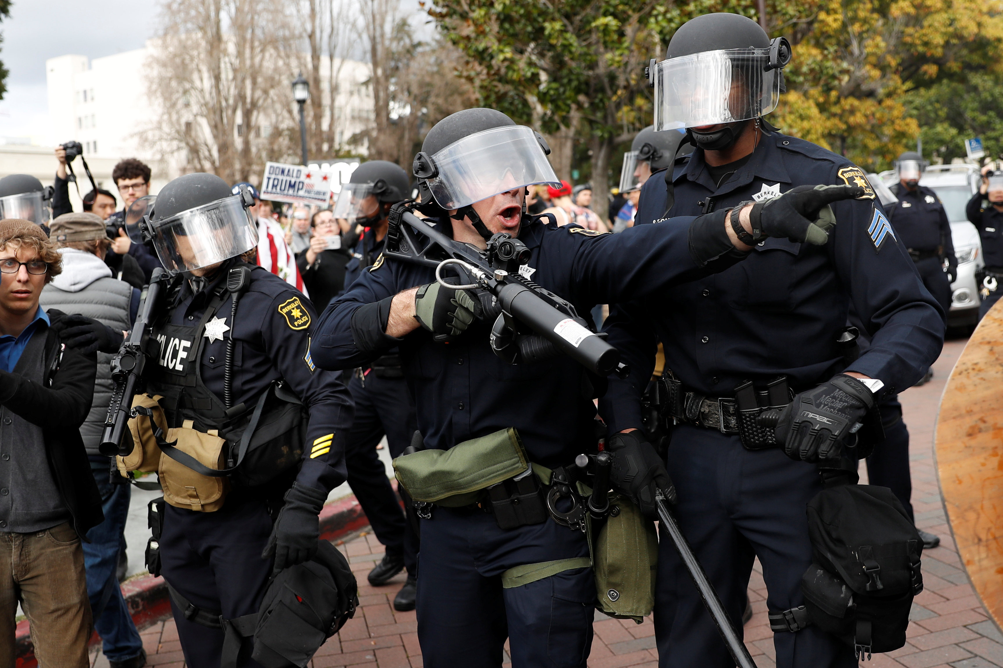الشرطة الأمريكية تدخل لفض التظاهرات