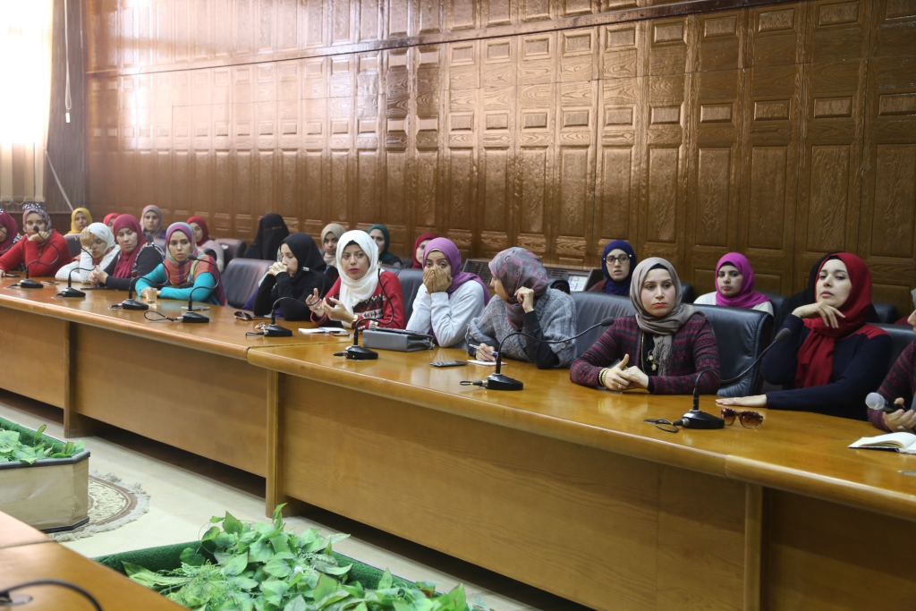جانب من لقاء معلمات رفح و محافظ شمال سيناء 