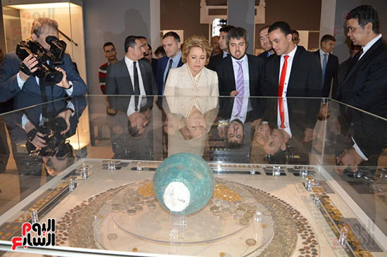 رئيسة-الاتحاد-الفيدرالى-تتجول-داخل-المتحف-الفن-الإسلامى