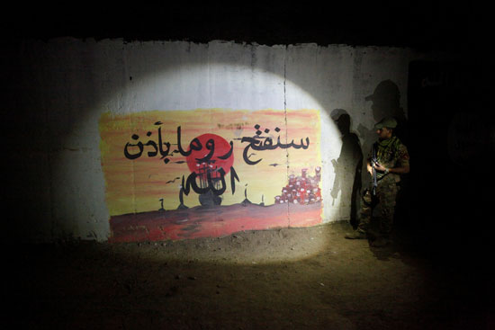 شعار داخل معسكر تدريب لداعش يتوعد بفتح روما