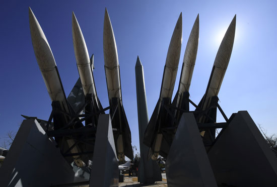كوريا الجنوبية تعرض نموذجا لصواريخ كورية شمالية