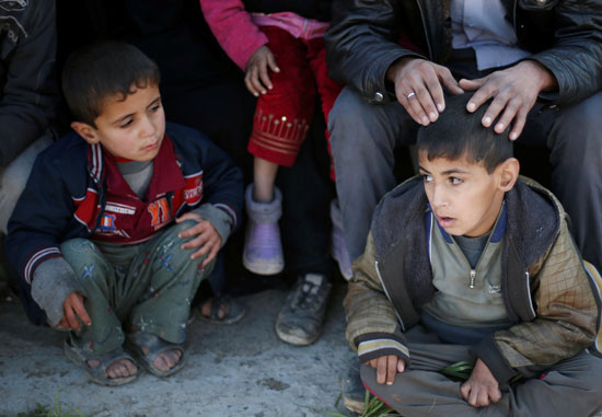 أطفال عراقيون نازحون من الموصل بسبب الحرب