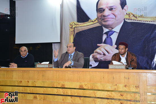 اللواء علاء أبو زيد خلال اجتماعه مع رابطة شباب مطروح