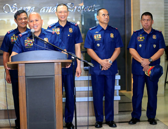 رونالد ديلا روزا قائد الشرطة الوطنية الفلبينية