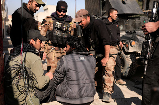 الشرطة العراقية تستجوب شخصا يشتبه فى انتمائه لداعش