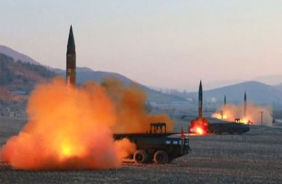انطلاق الصواريخ الكورية الشمالية باتجاه البحر