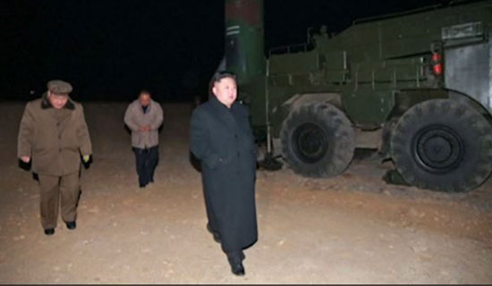 زعيم كوريا الشمالية يشرف على استعدادات ضرب القواعد الأمريكية