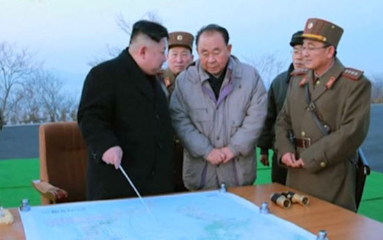 زعيم كوريا الشمالية يضع خطة تجربة صواريخ باليستية