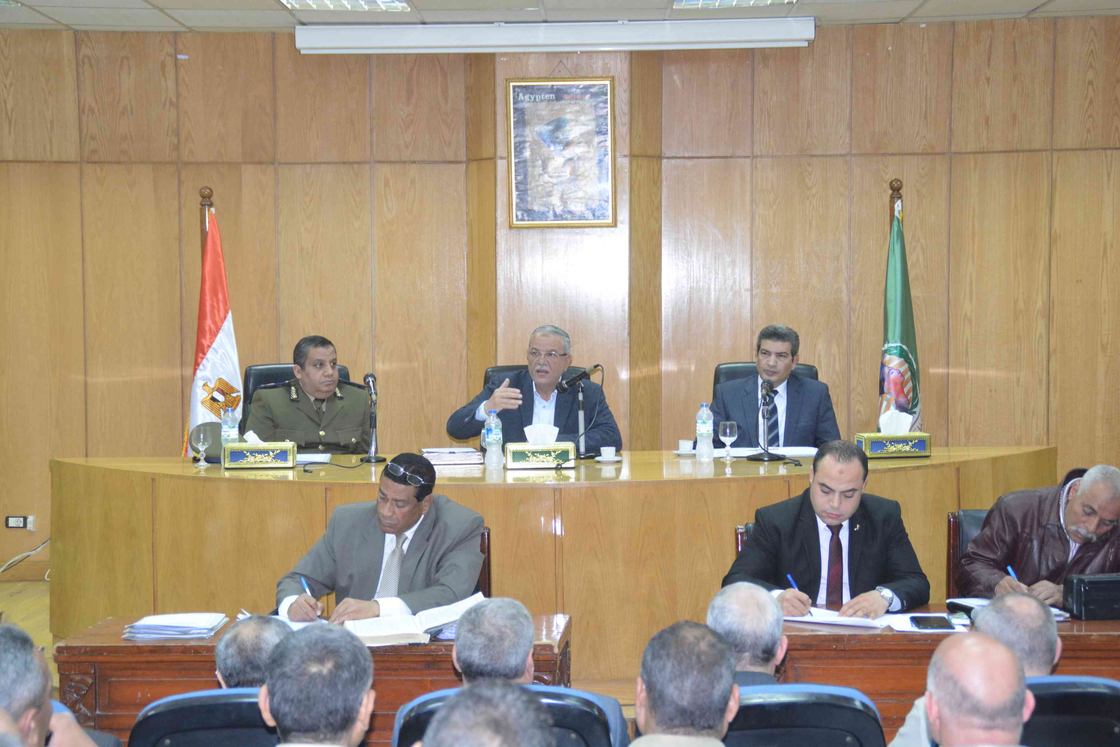 اجتماع محافظ المنيا مع المجلس التنفيذي 