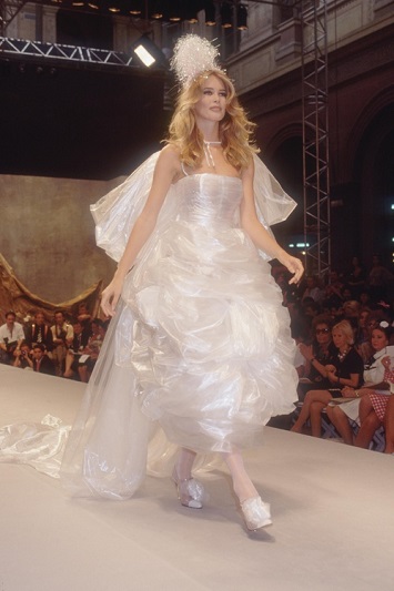 فستان زفاف شانيل لخريف وشتاء 1991-1992