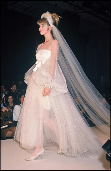 فستان زفاف الربيع والصيف 1991