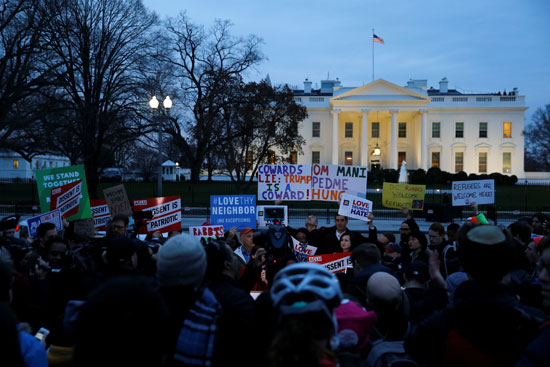 مئات-الأمريكيين-يتظاهرون-فى-واشنطن-ضد-قانون-حظر-السفر-الجديد