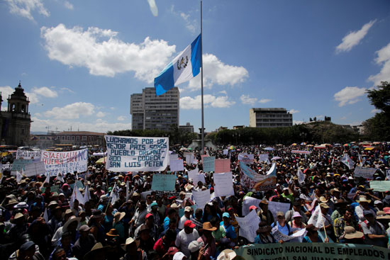 مظاهرات-ضد-رئيس-جواتيمالا-على-خلفية-تهمة-فساد