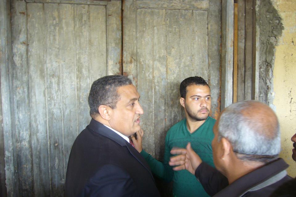 نائب محافظ القاهرة يناقش نقل بائعى الخردة من شارع بورسعيد (3)