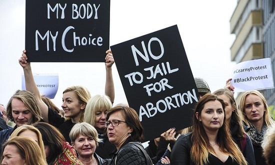 الاحتجاجات ضد حظر الإجهاض