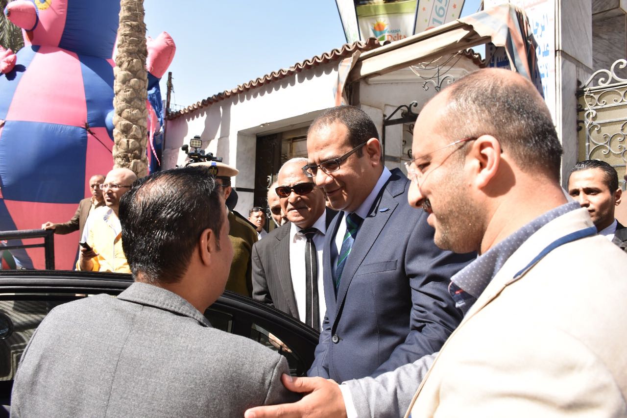 الدكتور محمد الشافعي رئيس نادى البلدية فى استقبا الخطيب
