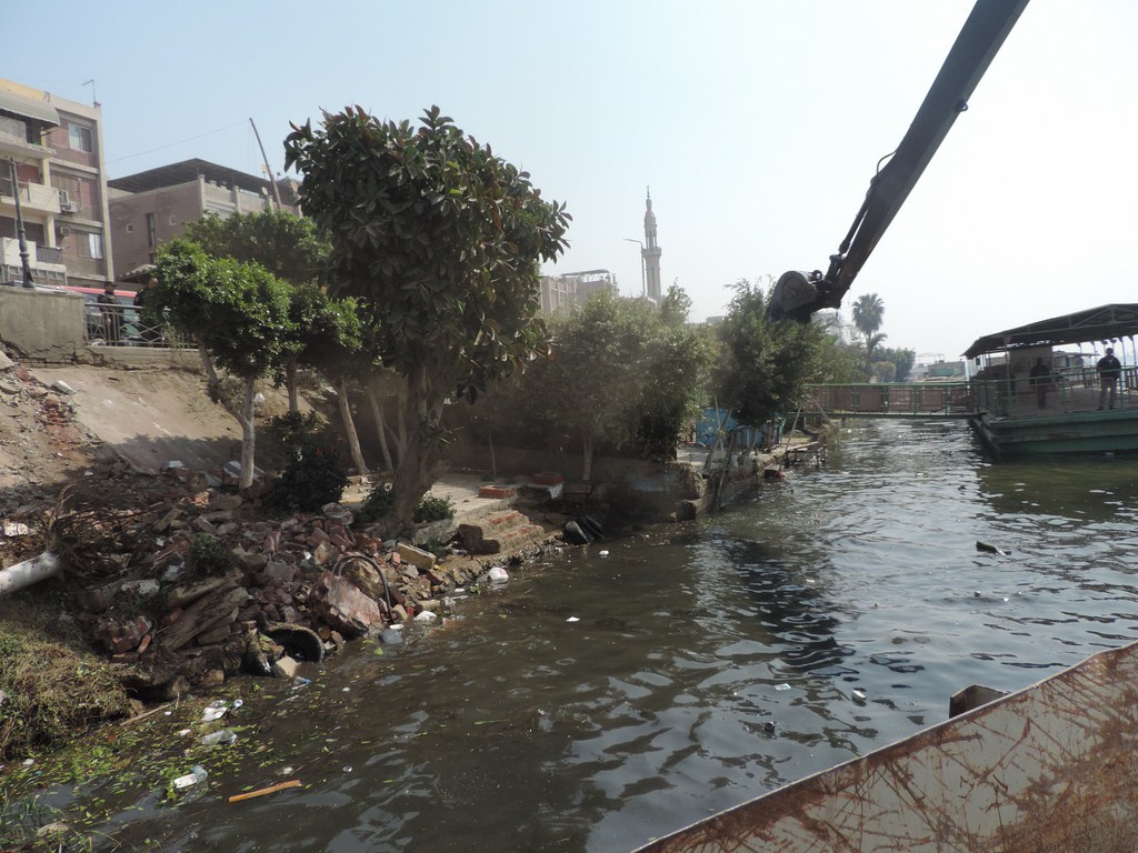 حملة إزالة تعديات على نهر النيل بالقناطر  (3)