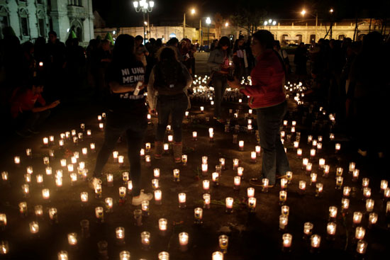 وقفة-بالشموع-فى-جواتيمالا-لتأبين-ضحايا-حريق-ملجأ-أودى-بحياة-21-فتاة