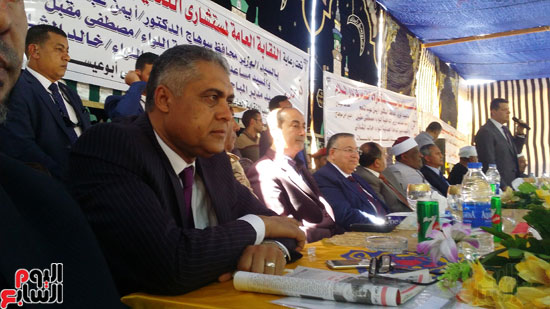  اللواء هشام لطفى مساعد الوزير لوسط الصعيد على المنصة
