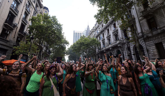 مظاهرات نسائية فى البرازيل بمناسبة اليوم العالمى للمرأة