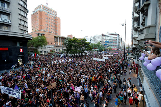مسيرات نسائية فى أوروجواى فى اليوم العالمى للمرأة