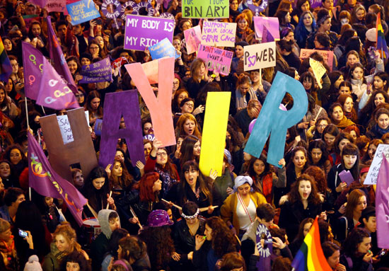 مظاهرات نسائية فى اسطنبول بمناسبة اليوم العالمى للمرأة