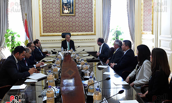 رئيس الوزراء يلتقى وفد شركة أباتشى الأمريكية لبحث التعاون فى قطاع البترول (3)