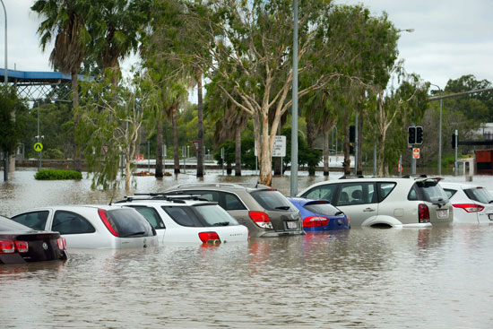 المياه تغمر السيارات فى استراليا