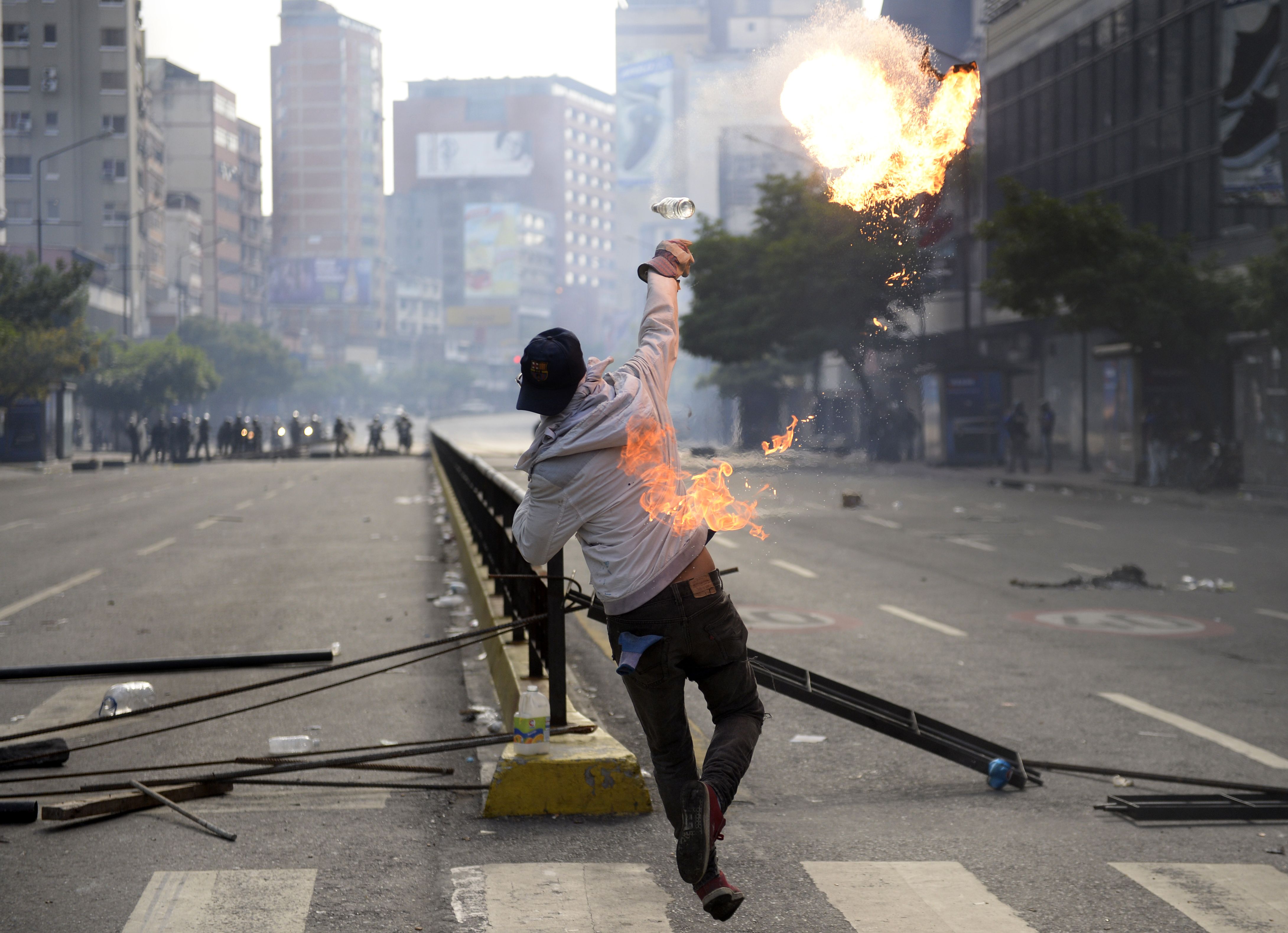 متظاهر فنزويلى