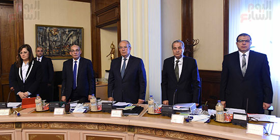 مجلس الوزراء الوقوف دقيقة حداد على أرواح ضحايا الحادثين الغادرين (5)