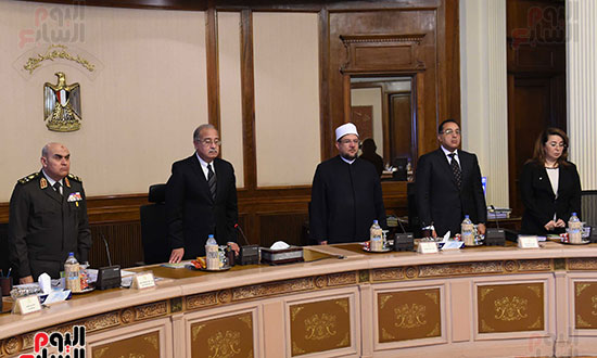 مجلس الوزراء الوقوف دقيقة حداد على أرواح ضحايا الحادثين الغادرين (3)