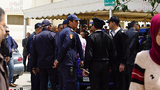 قوات-امن-الاسكندرية-والاهالى-يشاركون-فى-جنازات-شهداء-الشرطة-(1)