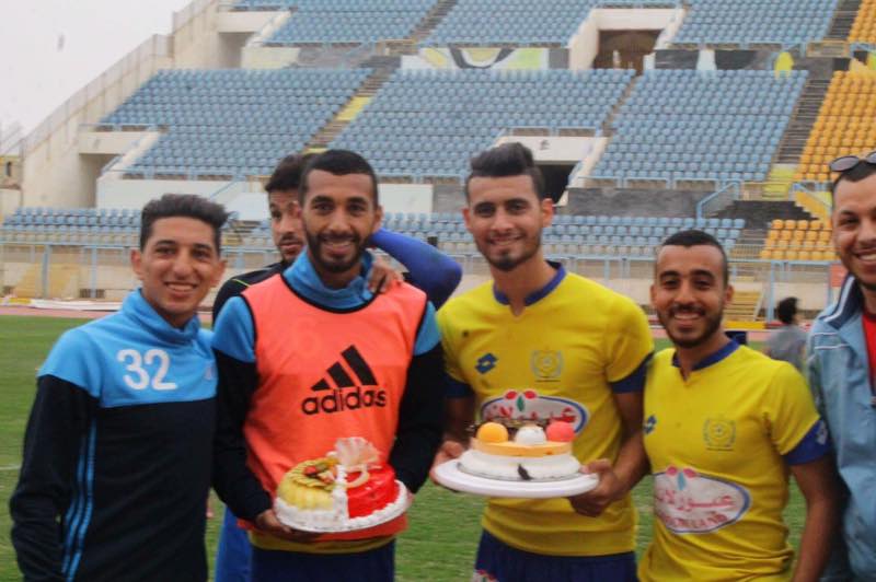 لاعبى الاسماعيلى تحتفل بعيد ميلاد ابو المجد (1)