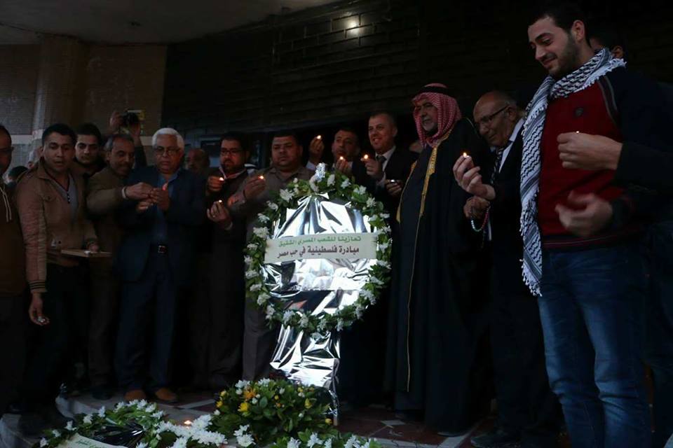 المنتدى الاعلامى الفلسطينى المصرى ينظم وقفة بالشموع على أرواح شهداء مصر