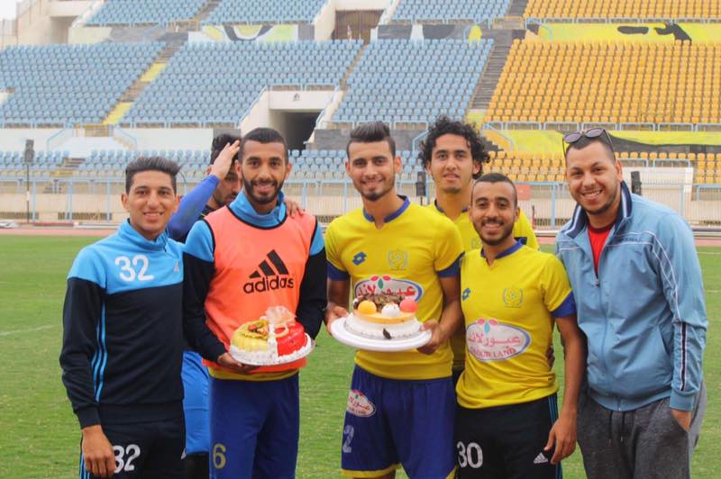 لاعبى الاسماعيلى تحتفل بعيد ميلاد ابو المجد (4)