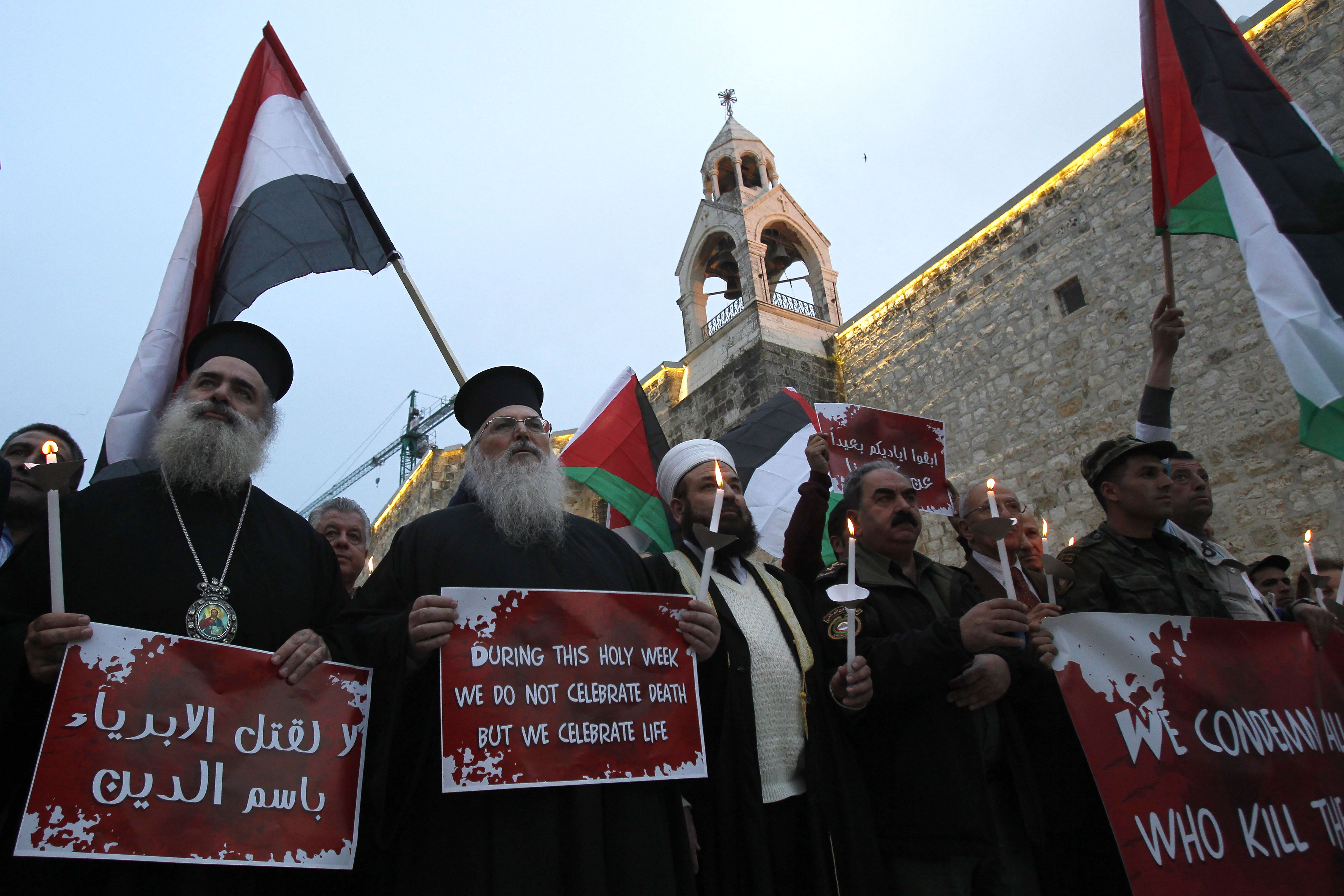 مسيرة للأقباط والمسلمين فى فلسطين للتضامن مع مصر