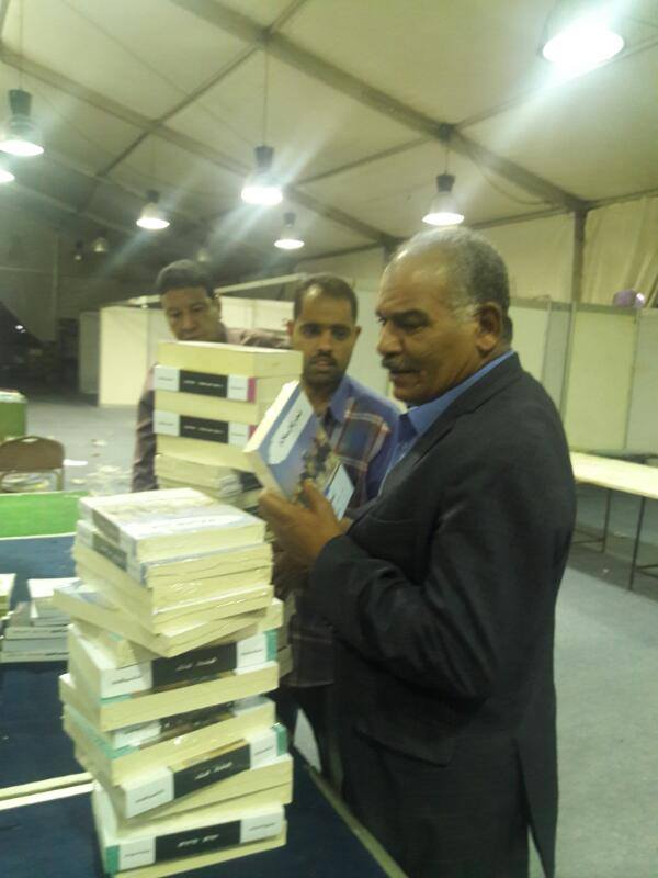 الباحث سعد فاروق يتابع تجهيز معرض الكتاب