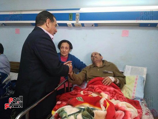  مسئول وزارة التضامن يطمئن على المصابين فى المستشفيات 