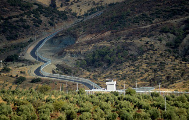 جدار خرسانى بطول الحدود التركية السورية