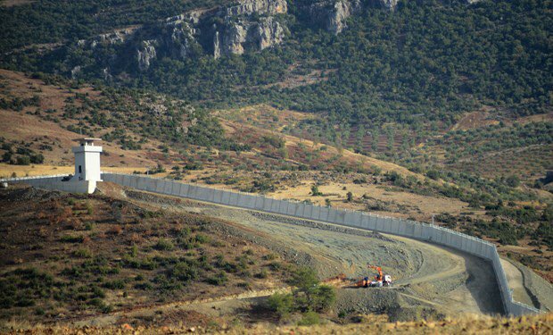 الجدار الخرسانى على الحدود التركية السورية