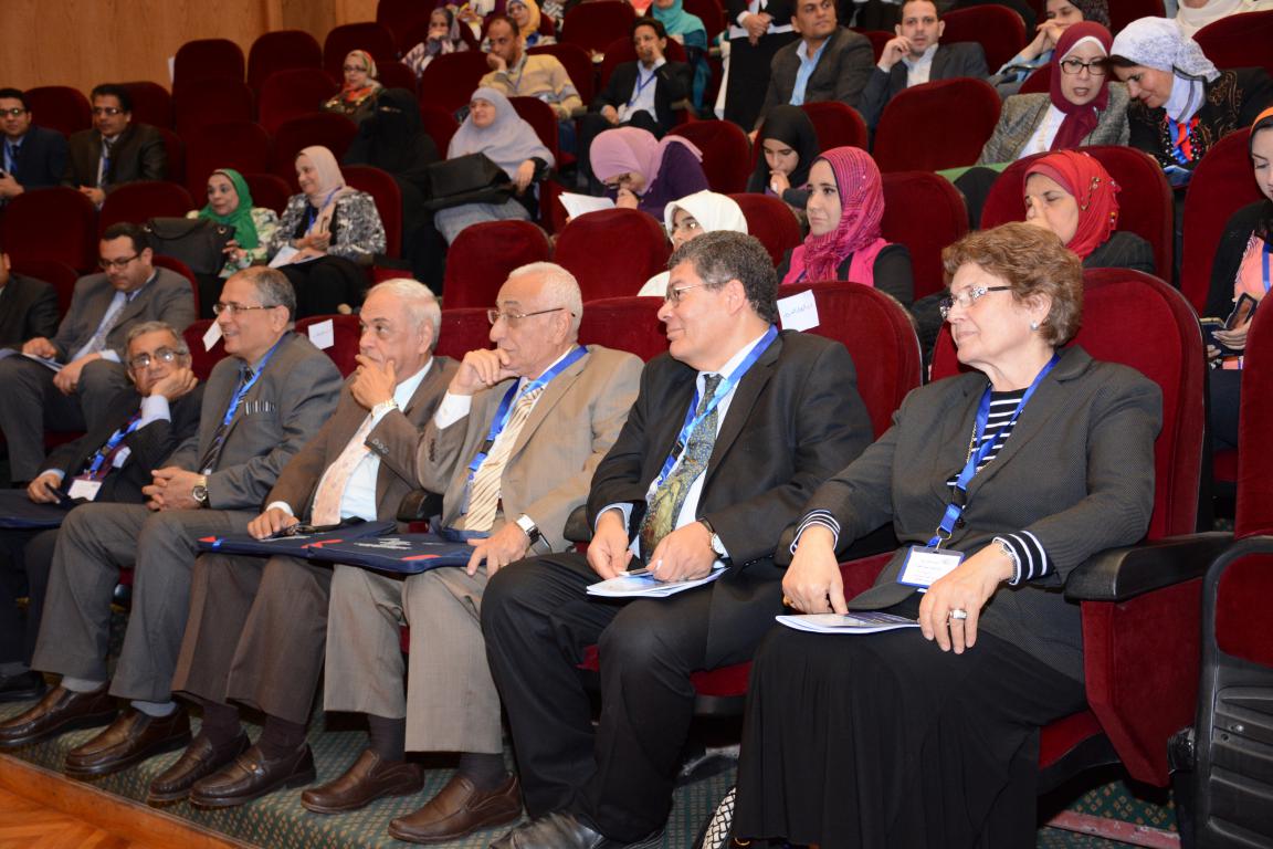 افتتاح فعاليات مؤتمر الاتجاهات الحديثة فى الكيمياء الحيوية الطبية والبيولوجيا  (2)