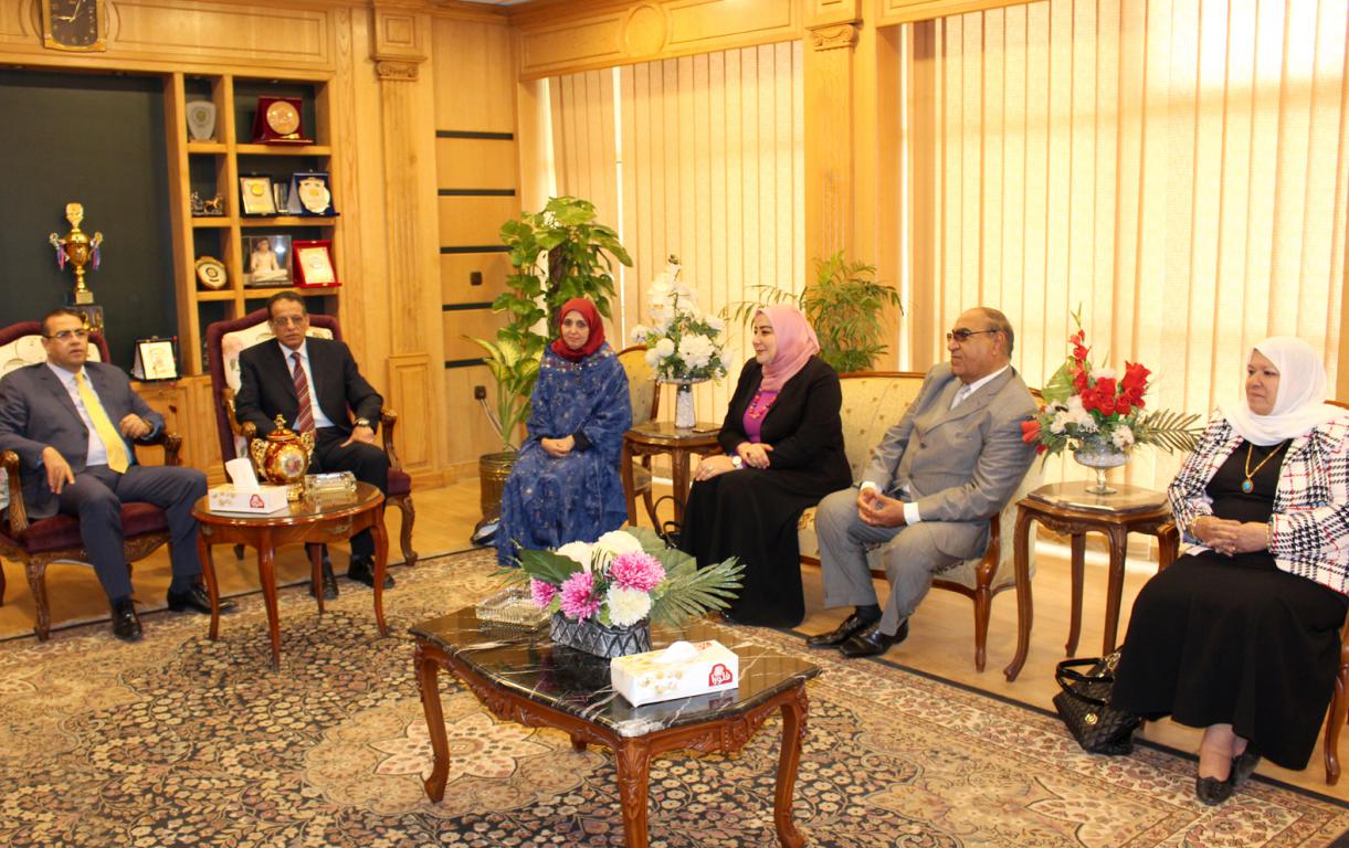 رئيس جامعة المنصورة يلتقي بفريق زيارة المراجعة الخارجية (3)