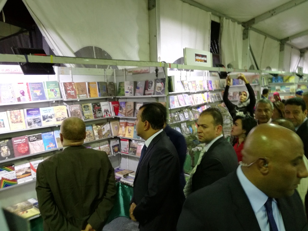 المحافظ والوزير يتفقدان معرض الكتاب الدولي بالاقصر