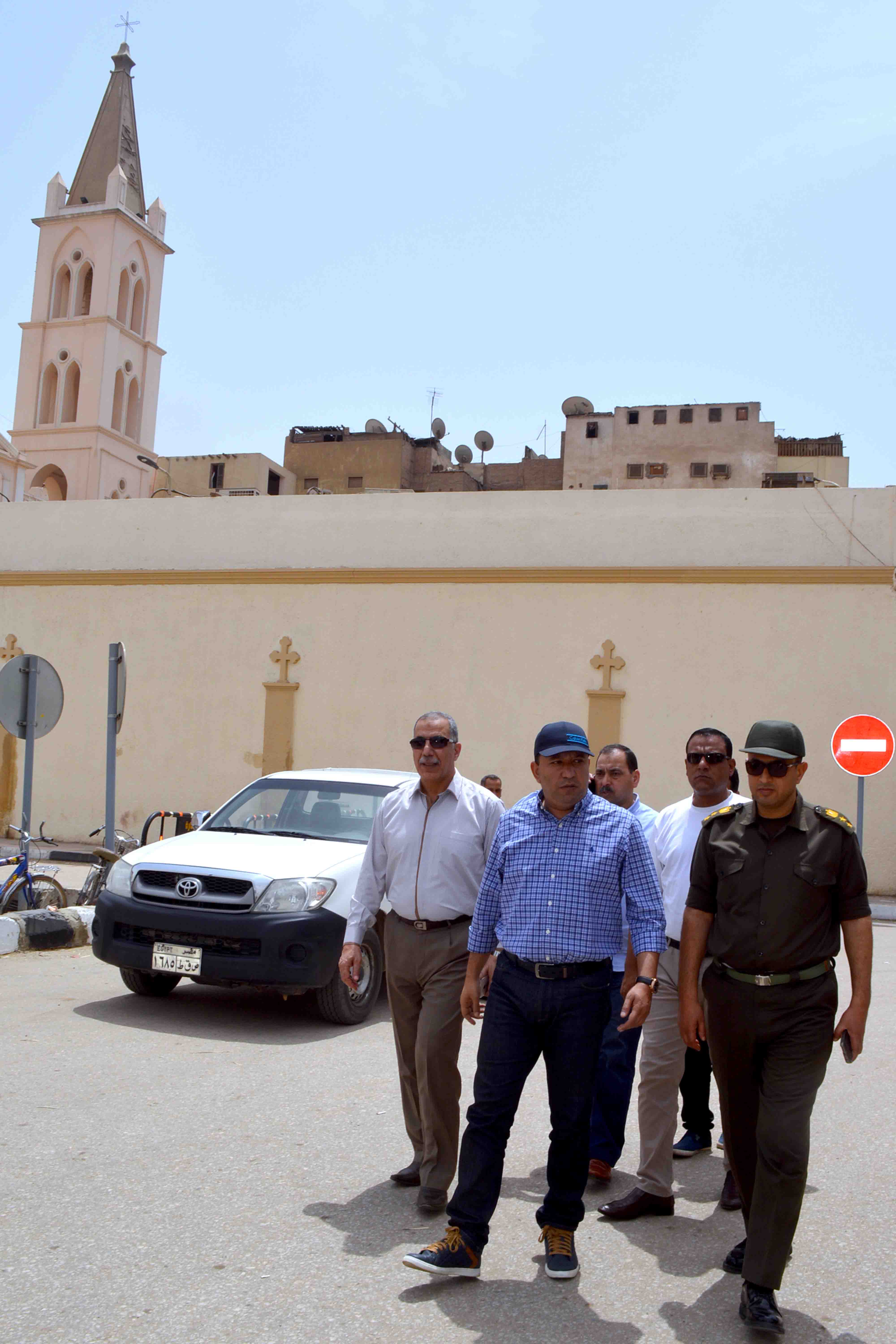 5- المحافظ وقيادات الجيش في جولة بمحيط كنيسة العذراء بالاقصر