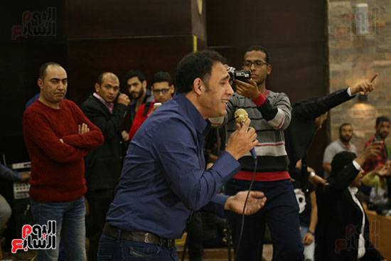 عمرو مصطفى فى ندوة فنية بجامعة عين شمس (16)
