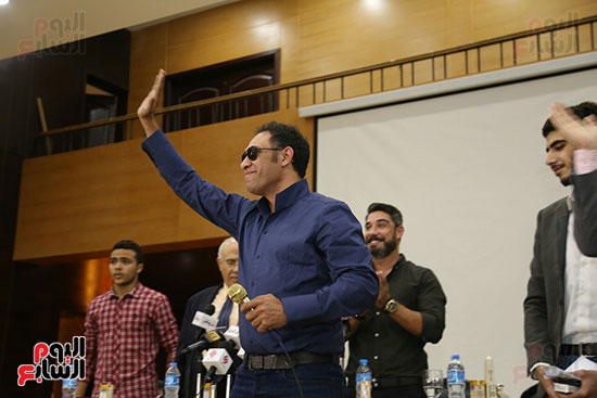 عمرو مصطفى فى ندوة فنية بجامعة عين شمس (13)