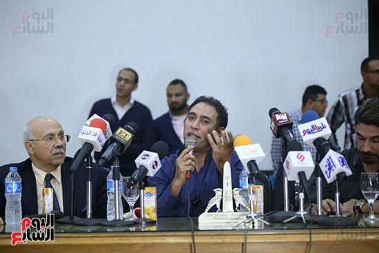 عمرو مصطفى فى ندوة فنية بجامعة عين شمس (26)
