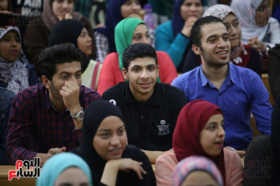 عمرو مصطفى فى ندوة فنية بجامعة عين شمس (30)